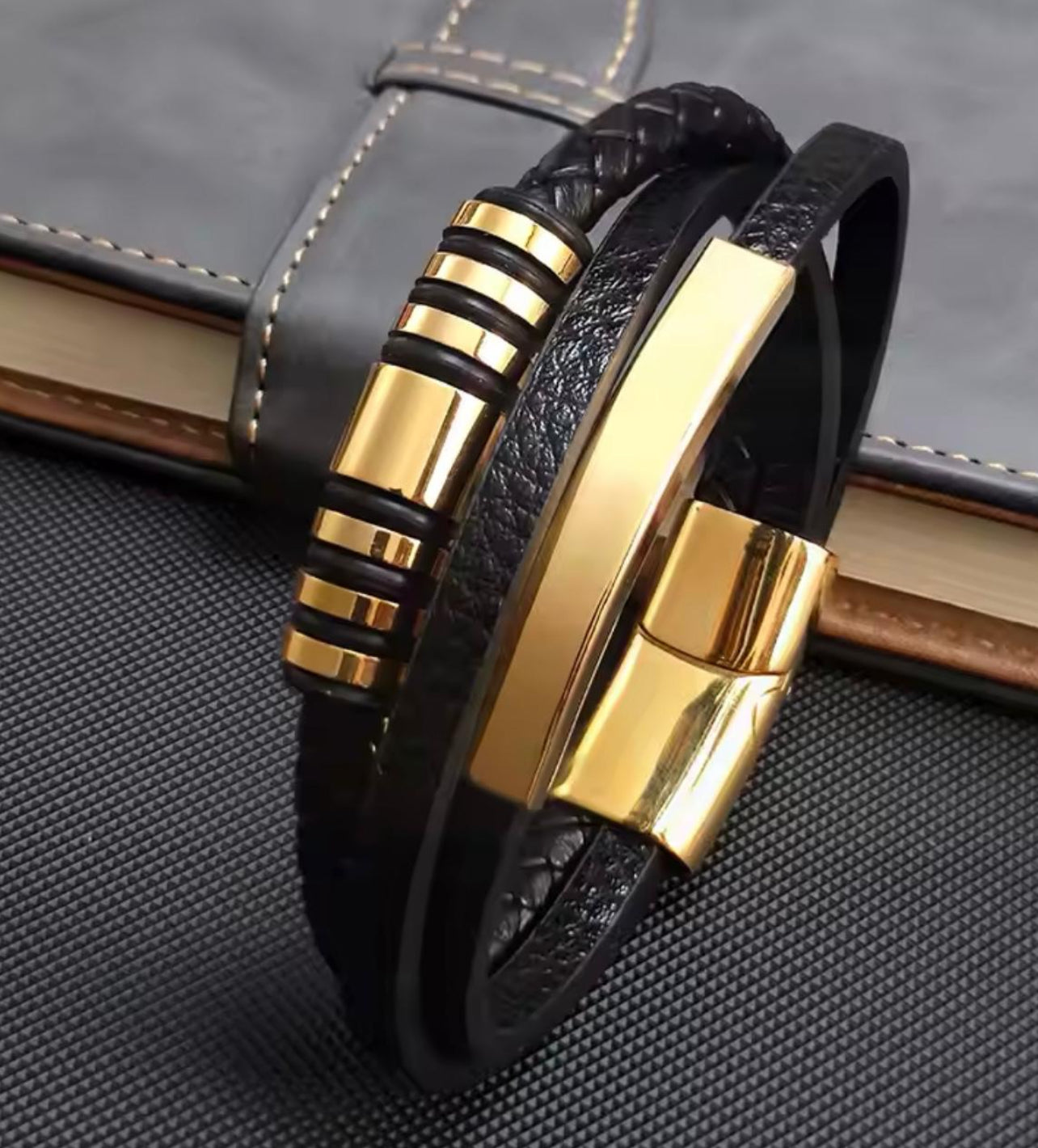 Set gold and leather men bracelet
