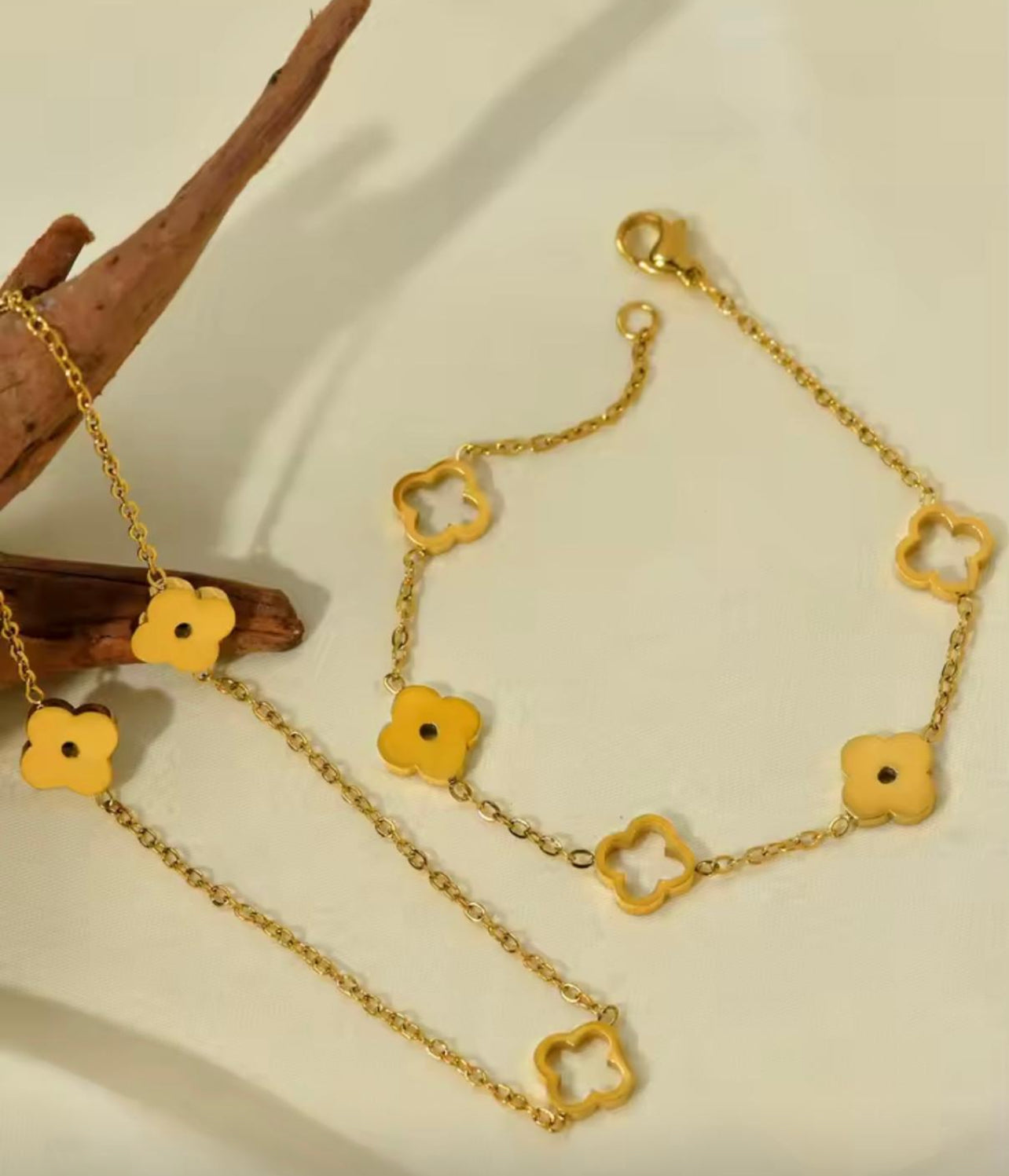 Set necklace and bracelet