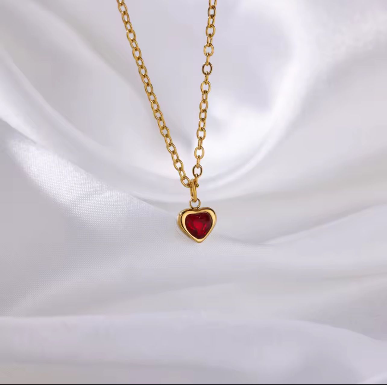 Minimalist Heart Pendant Necklaces