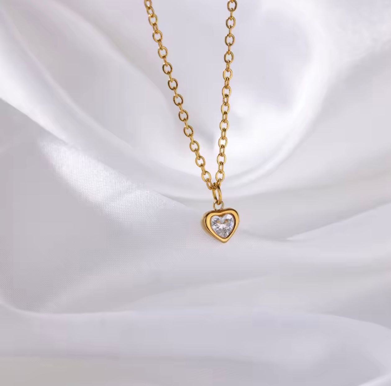 Minimalist Heart Pendant Necklaces